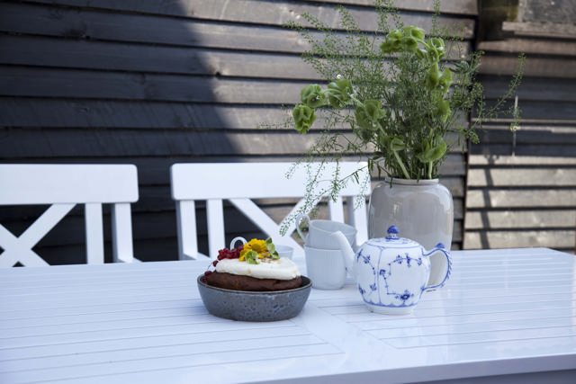 Sofiero sæt - tre-personers bænk, to stole & bord - hvidt